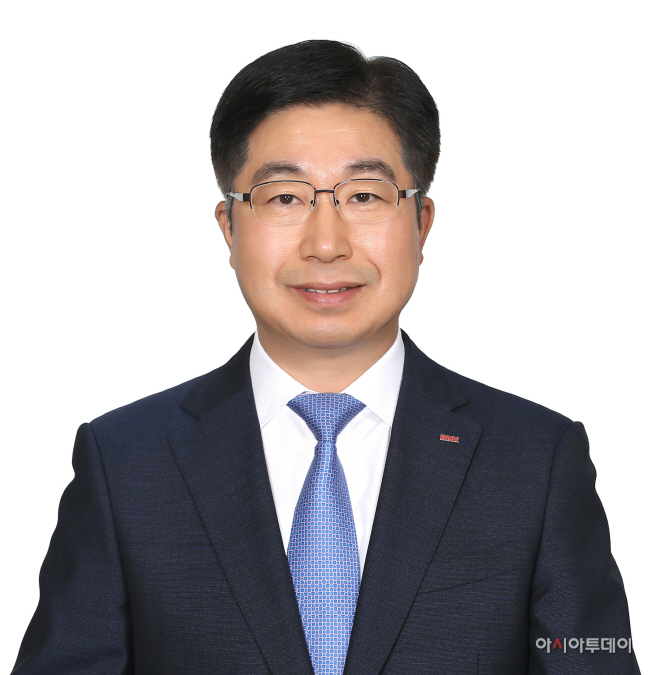 황윤철 은행장 증명01