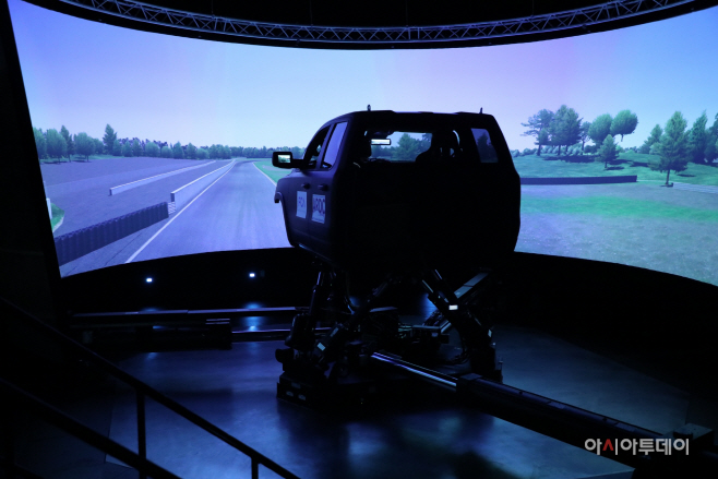 FCA Advanced Vehicle Driving Simulator
