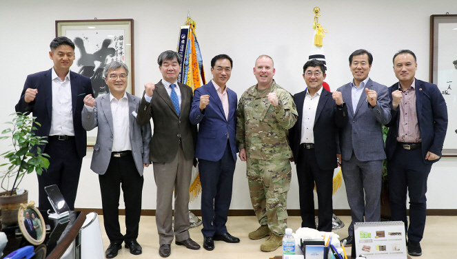 정장선 평택시장, 트렘블레이 험프리스기지 사령관 접견