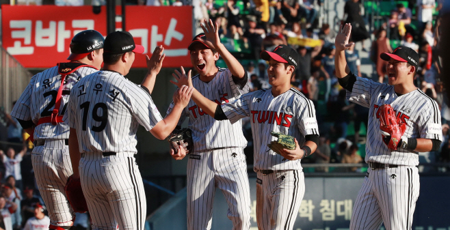 LG, 준플레이오프 진출<YONHAP NO-5423>