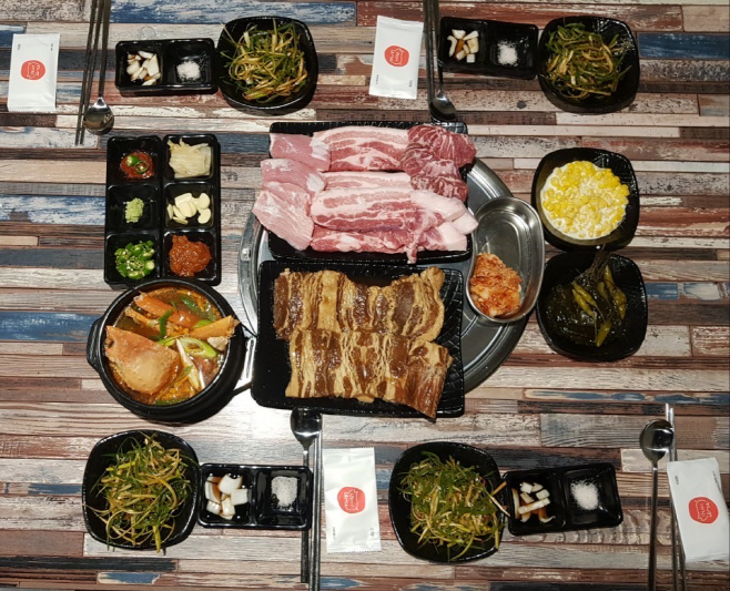 도시청년 시골파견제 3호점 달포고깃간 상차림