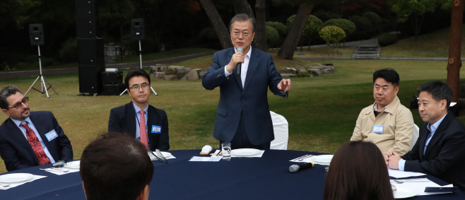 문 대통령, 출입기자단 초청 행사