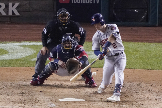 APTOPIX World Series Astros Nationals B...614> (AP)