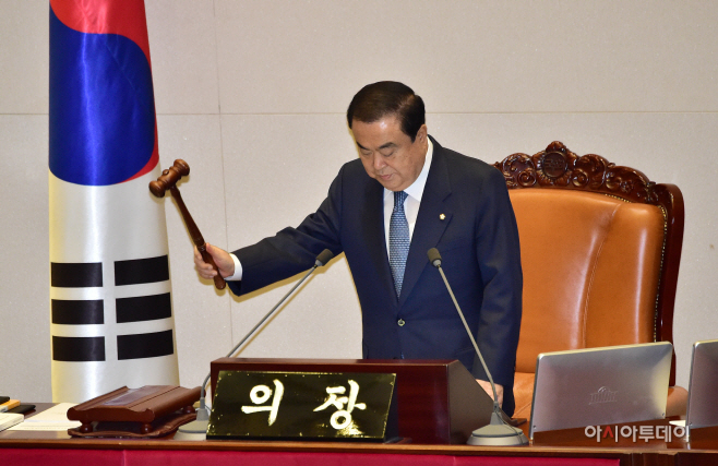 [포토] 의사봉 두드리는 문희상 국회의장