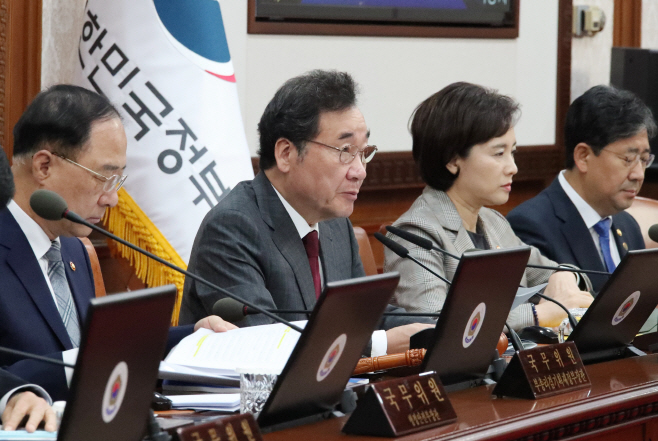 국무회의, 발언하는 이낙연 총리