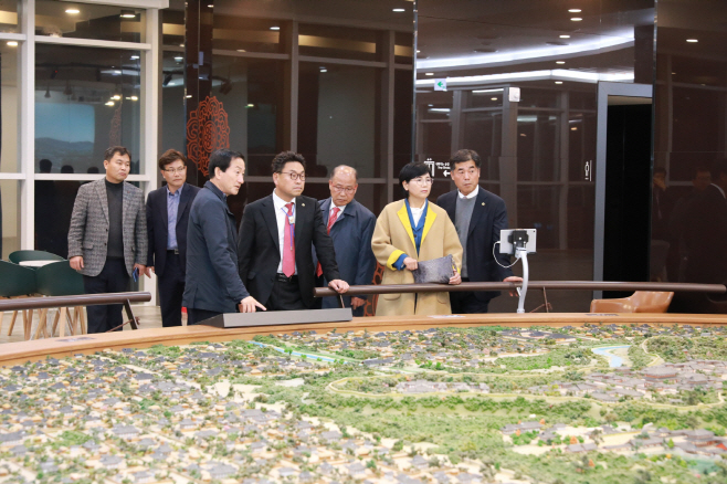 6일 경주엑스포를 방문한 경북도의회 문화환경위원회 의원들이