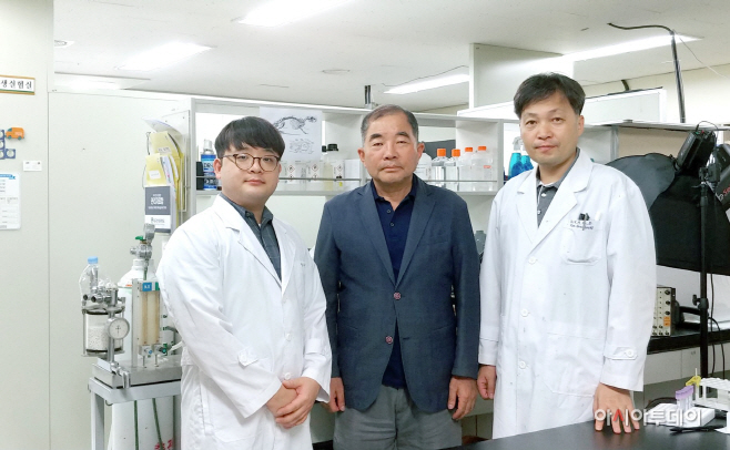 대구한의대 연구(왼쪽부터 장수찬 연구교수, 양재하 교수, 김희