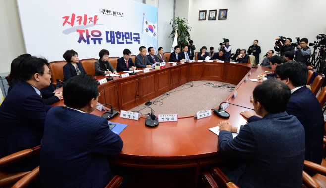 [포토] 한국당, 당대표 및 최고위원-중진의원 연석회의