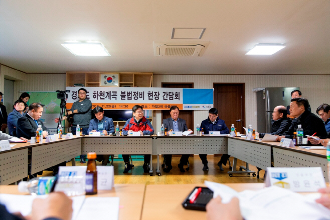 이재명 경기도지사가 지난 22일 가평 계곡 불법시설물 철거 현