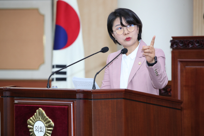 고양시의회 장상화 의원이 지난 26일 제236회 제2차 본회의장에