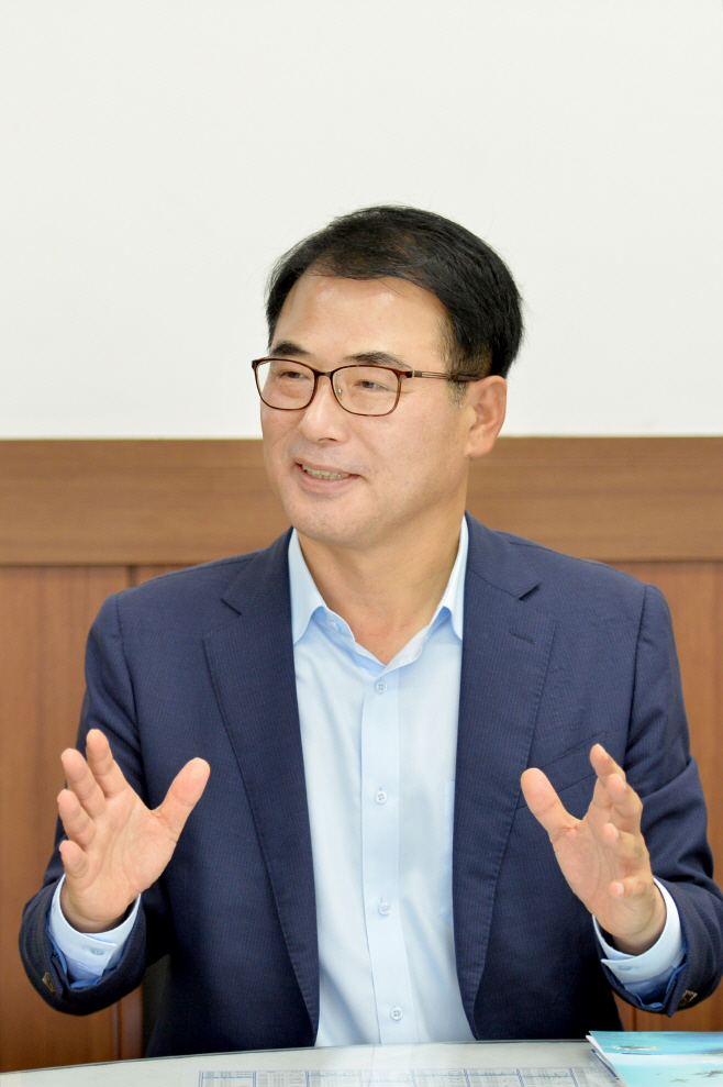장충남 남해군수