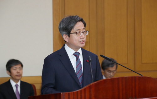 김명수 대법원장, 전국 법원장 회의 발언