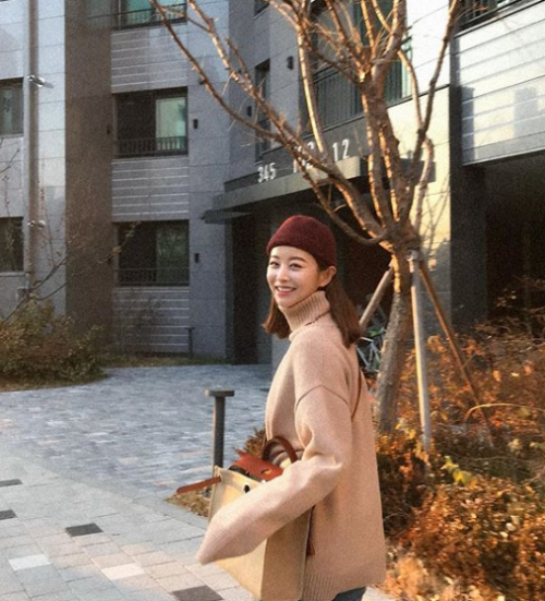 ‘임블리’ 임지현, 밝은 미소 돋보이는 근황…패션 센스 눈길 - 아시아투데이