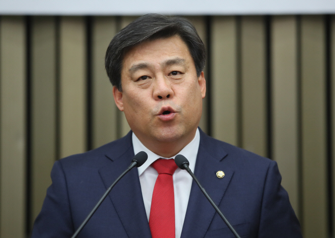 정견발표 하는 한국당 김선동 원내대표 후보