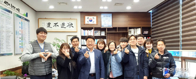공직자 정겨운 담소