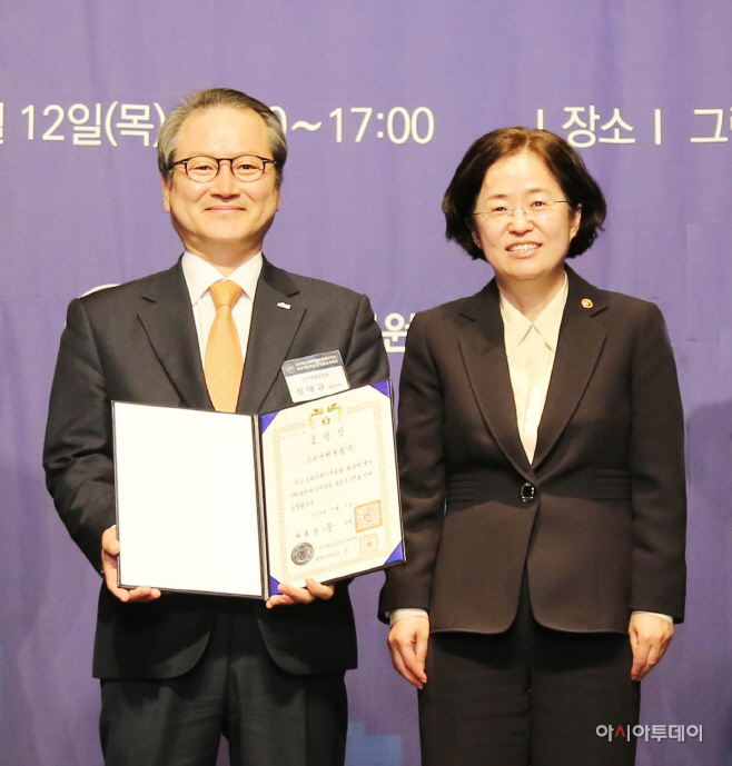 사진1) CCM 최우수기업 선정 및 대통령 표창 수상