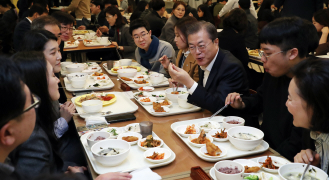 문 대통령, 직장인들과 점심