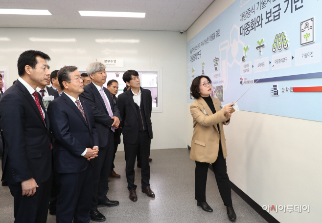 김수영 생물자원증식연구센터장 시설물 설명