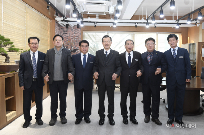 04- 퇴임 공무원과 현직 공무원이사랑의 온도 성금 기탁