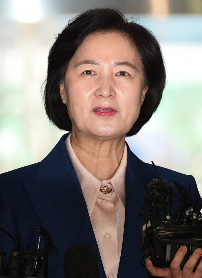 추미애 “검찰 권한 분산해야…공수처법 만들어지길 바란다” - 아시아투데이 추미애 “검찰 권한 분산해야…공수처법 만들어지길 바란다”