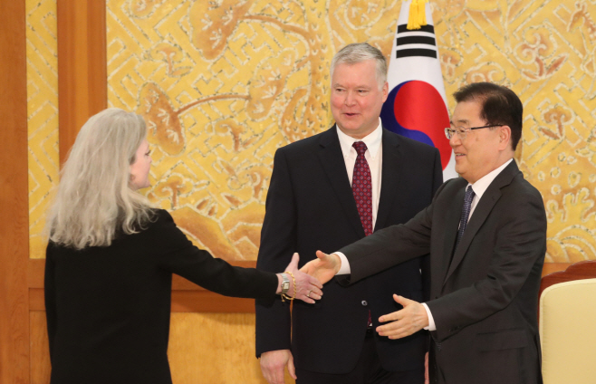 정의용 실장과 앨리슨 후커 한반도 보좌관