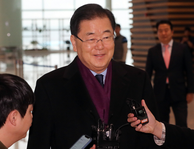 질문에 답하는 정의용 국가안보실장