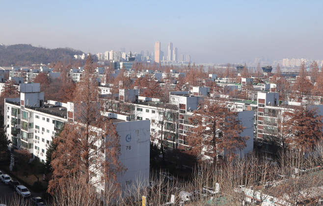연초 급매물 증가한 강남 재건축 단지