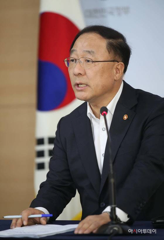 홍남기 부총리 겸 기획재정부 장관