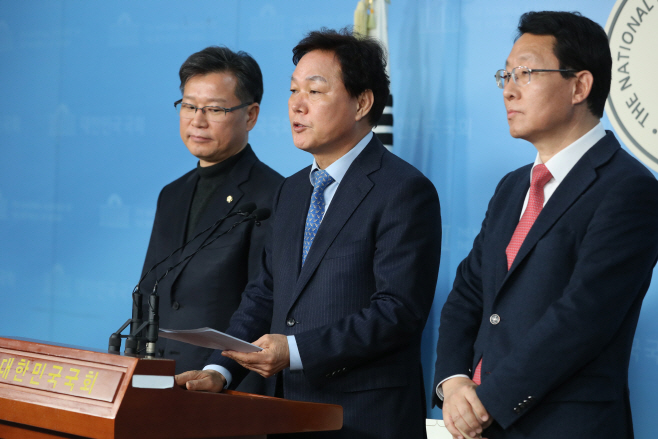 한국당, 새보수당과의 협의체 공감<YONHAP NO-4593>