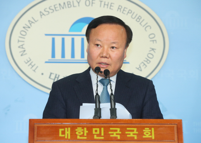 한국당, 검찰개혁공약 발표<YONHAP NO-2901>