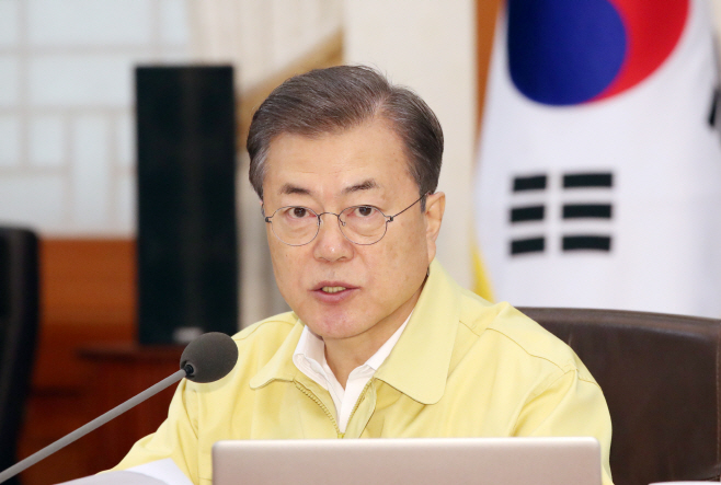 국무회의 발언하는 문 대통령
