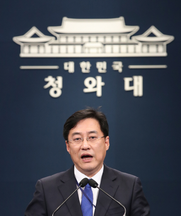 강민석 대변인, 첫 브리핑