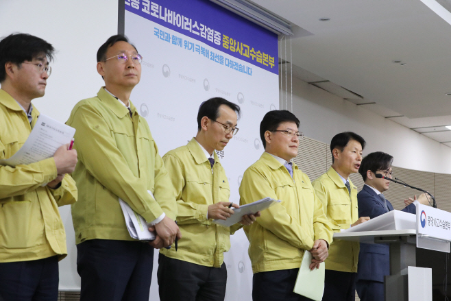 3차 우한교민 이송 계획 등 질문에 답변하는 김강립 부본부장