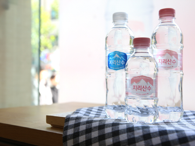 [사진자료] 아워홈 지리산수 제품사진