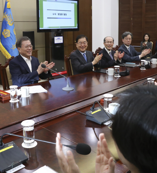 문 대통령, 영화 '기생충' 수상 축하