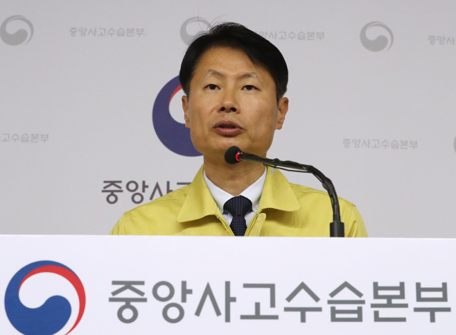 김강립 부본부장 '의료기관·약국에 여행이력 제공 확대'
