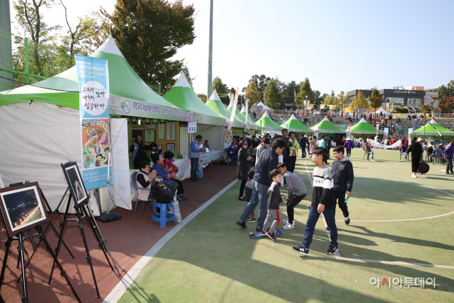 2018년 축제시 부스 설치 모습(성장마당 부스)