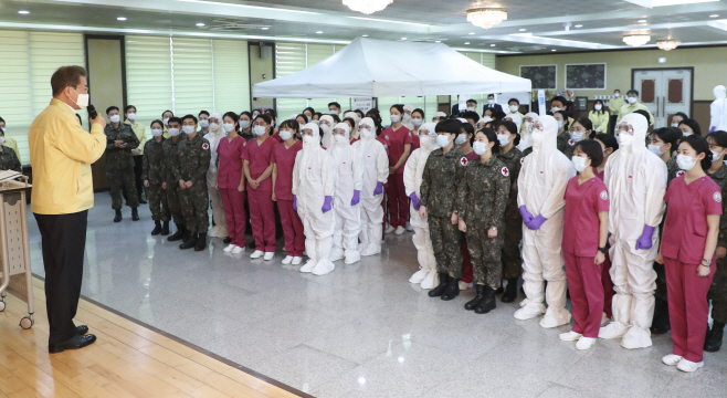 발언하는 문 대통령<YONHAP NO-3970>
