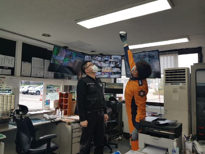 감지기 부착