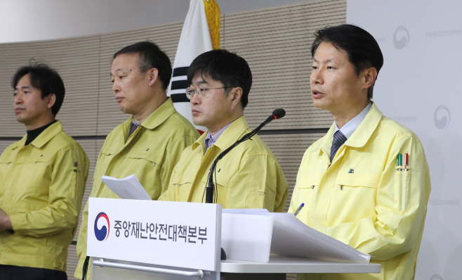 질문 답변하는 김강립 제1총괄조정관