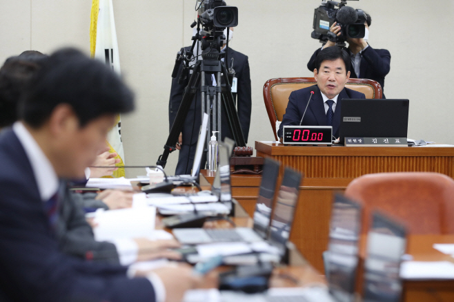 국회 코로나19 대책 특위 발언하는 김진표