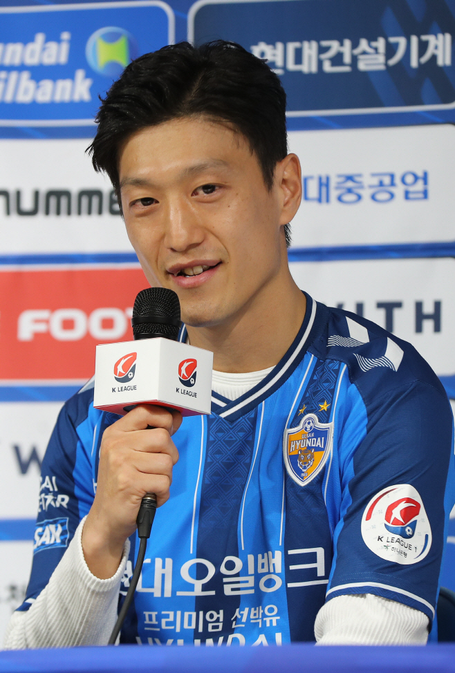 K리그 복귀 소감 밝히는 이청용<YONHAP NO-5310>