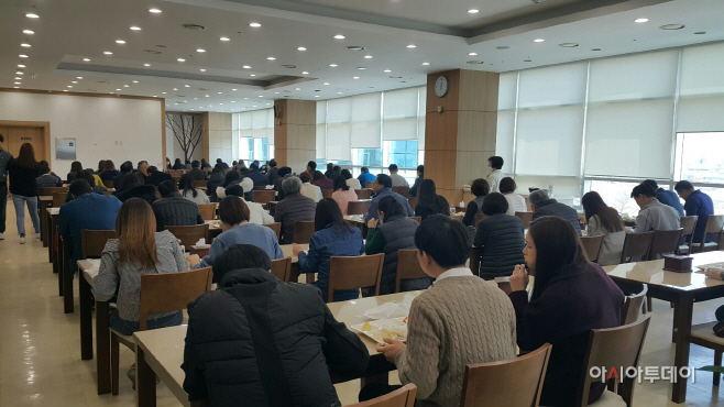 구내식당 횡대식사