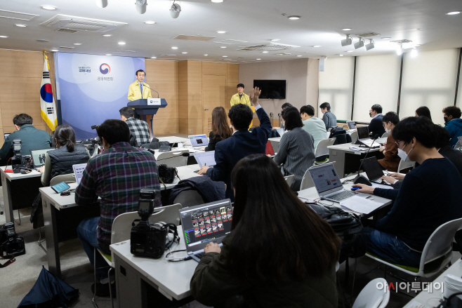 금융위_200310_코로나19 대응 금융정책국 브리핑_003