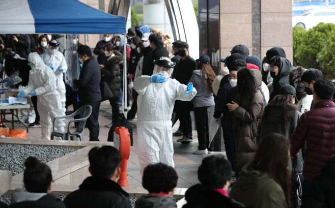 구로구 코리아빌딩 앞 선별진료소