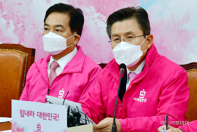[포토] 황교안 대표 '공관위 결정 재검토 해야…불공정 지적 있었다'