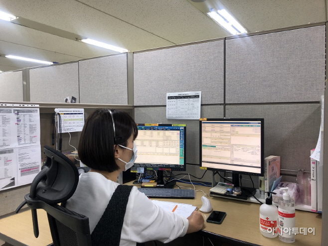 신한은행 고객상담센터 파티션 공사 전, 후 (2)