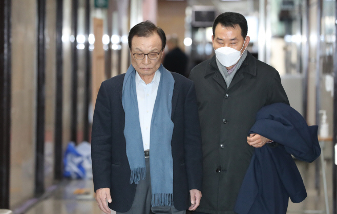 고위전략회의 참석하는 민주당 이해찬 대표<YONHAP NO-4020>
