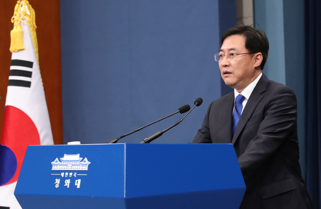 강민석 대변인, 첫 브리핑