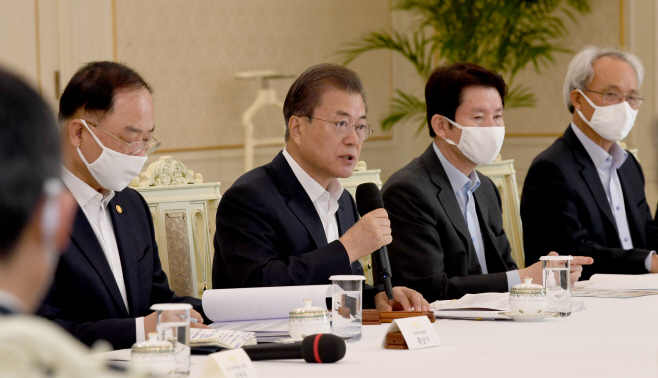 문 대통령, 경제주체들과 코로나19 논의